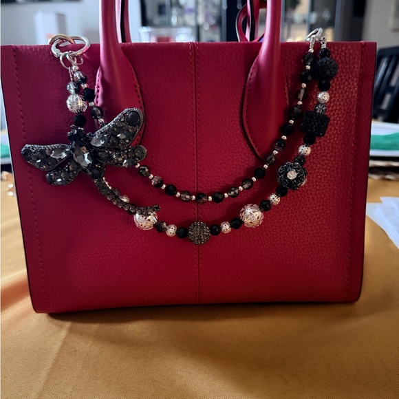 Stop carrying a basic bag. - Picture 2 of 6